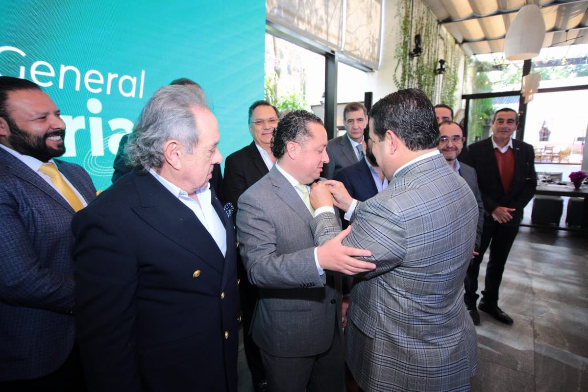 NoticiasTribuna's tweet photo. Asume @jpcisneros_mx la presidencia del @CCEPuebla por los próximos dos años. #Puebla #TribunaNoticias https://t.co/a4eTfPY0I7