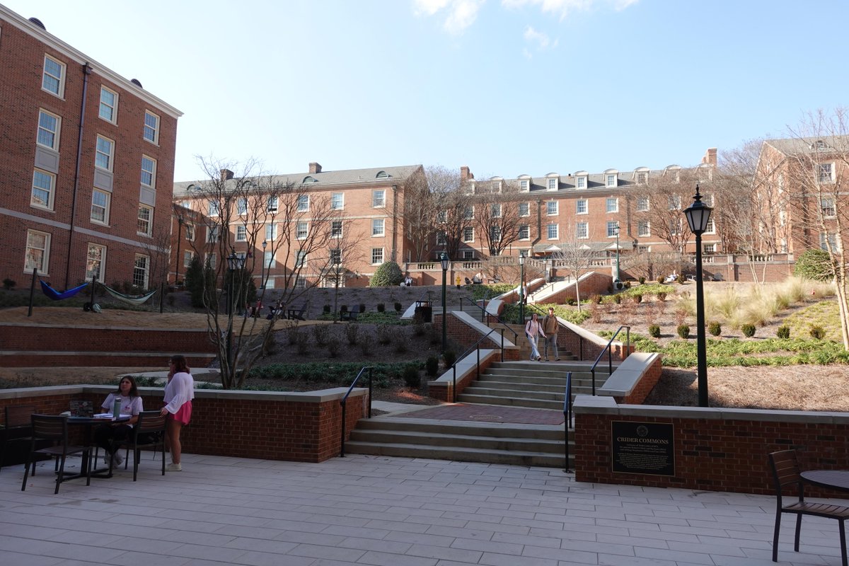SamfordU's tweet image. Someone check on Punxsutawney Phil because an early spring has arrived on campus. 😎 
#SamfordU #CollegeLife #BeautyofSamford