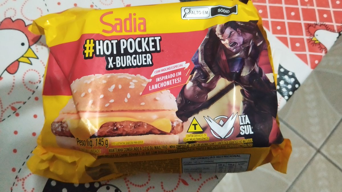 werrwolverz's tweet image. Em homenagem a cake eu estarei comendo o hamburguer do LOL tambem