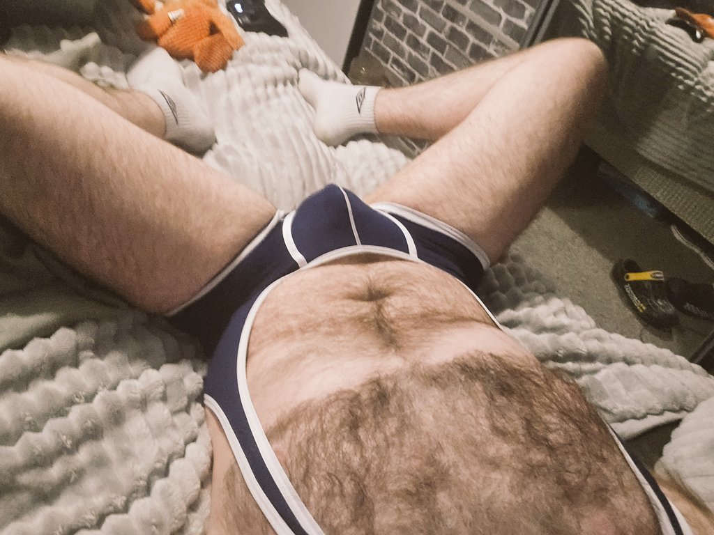 bearbearni's tweet photo. Who wants to wrestle https://t.co/zOLnAFtsyN