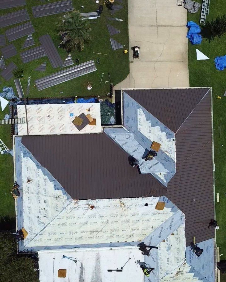 wisebuildersrnr's tweet photo. A metal roof isn’t just a look—it’s long-term protection, energy efficiency, & peace of mind all wrapped into one upgrade. If you’re thinking about a roof that works as hard as it looks good, metal is always a solid choice. 🏠✨
#WiseChoice #MetalRoof #Roofing #RoofingContractor https://t.co/SBiqtQd76k