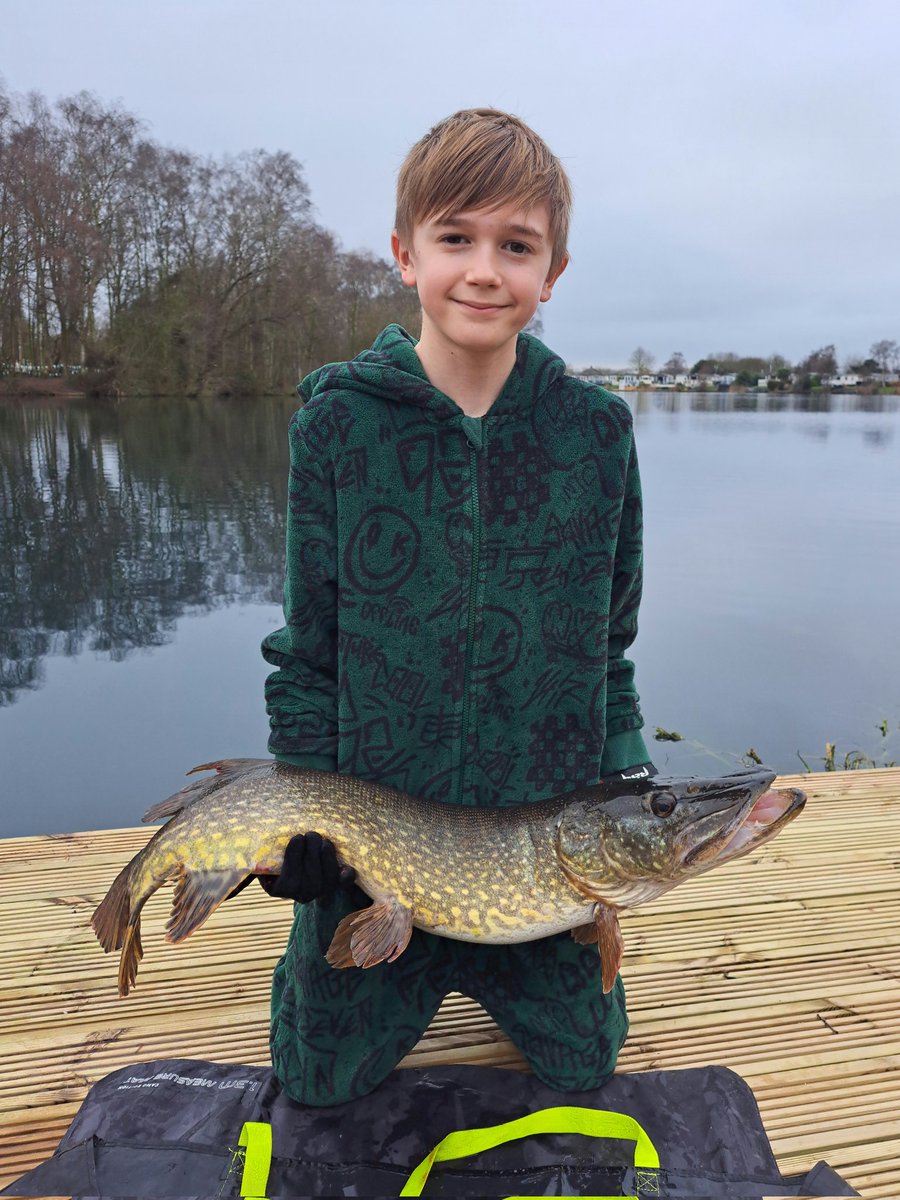 Barwell34's tweet photo. Our first double figure pike! 11lb 3oz from Tattershall Lakes https://t.co/bU13V7tVo3