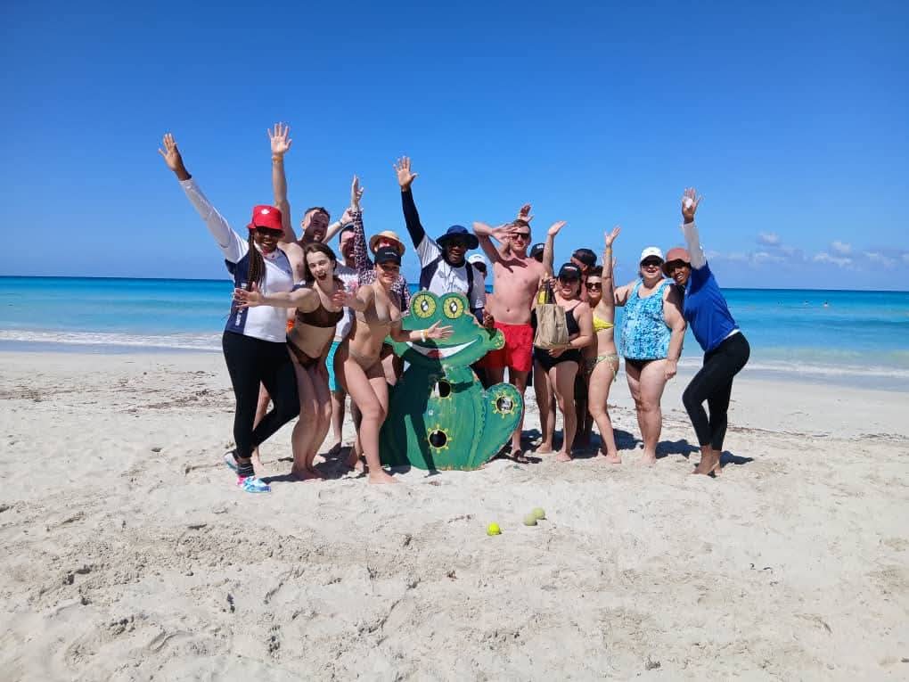 Hoy animaciòn #BlauVaradero 💯🎶💙
Aquí donde el cielo es siempre Blau Varadero Azul 
Tenemos 💥🍹🏖 y mucha #diversiónasegurada y #serviciodeexcelencia .
#CubanacanVaradero #MatancerosEnVictoria