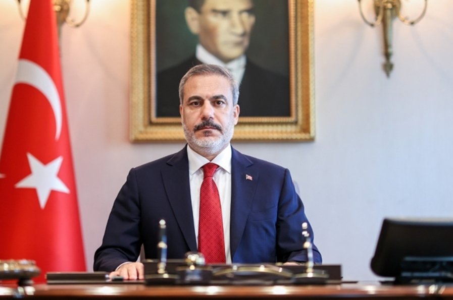 EmrahC1oglu's tweet photo. Şimdi onlar düşünsün 
İki tane Hakan Fidan'ımız oldu 🤣 https://t.co/gF4nQgwd9x