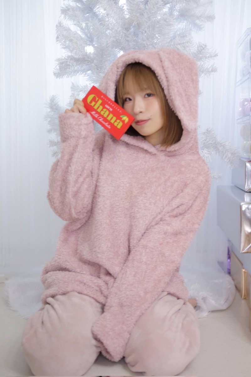 どっちのチョコが欲しいですか？
ハート？それとも…

チョコも高くなりましたね😨
model:AMUさん  <a href="/amu_portrait/">amu</a>
場所:ライオンズ名古屋ビル
ACE撮影会
#ポートレート
#ポートレート好きな人と繋がりたい
#portrate
#バレンタイン
#寝間着
#バレンタインチョコ