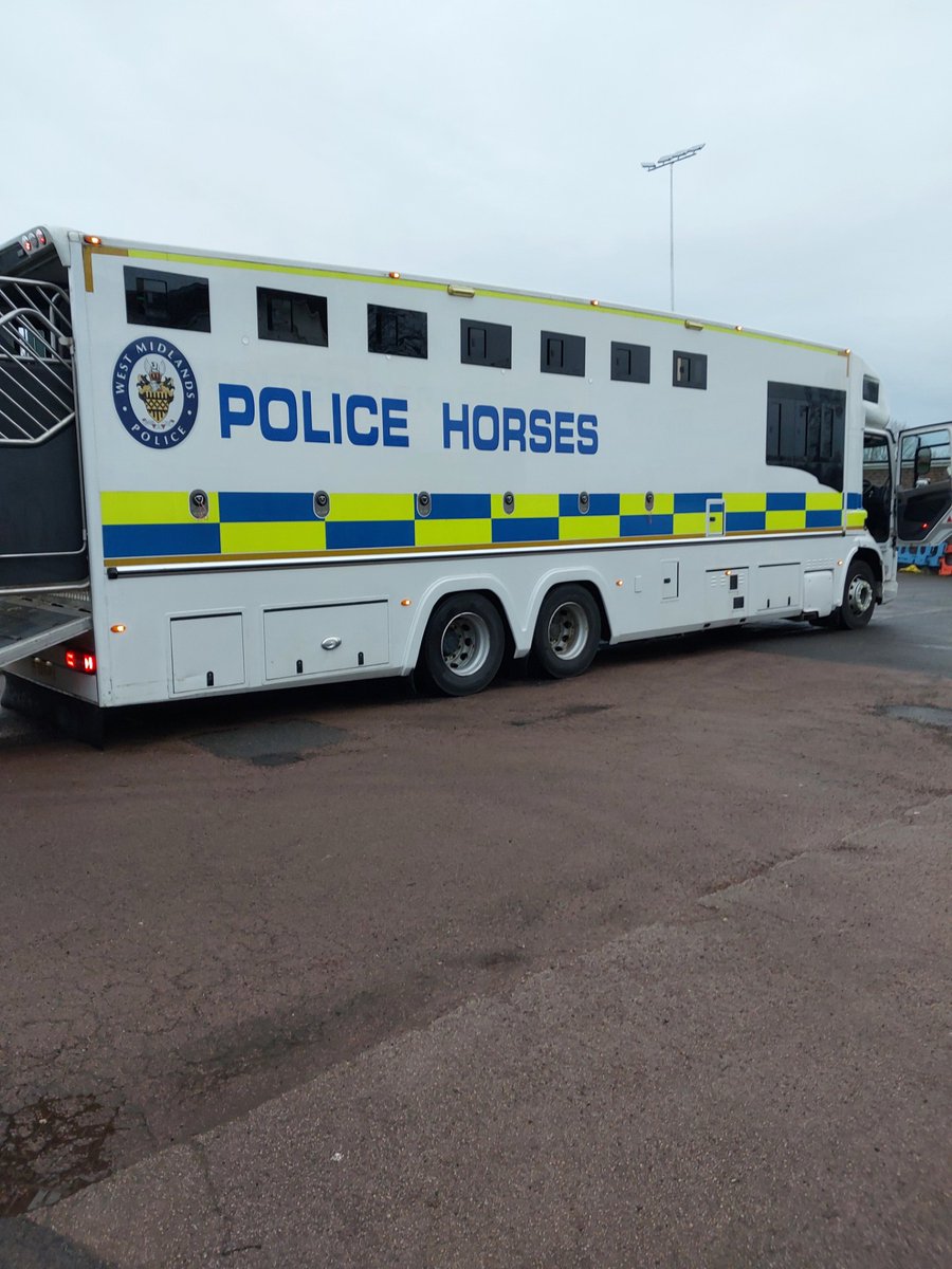 Today the mounted unit visited Stoke and Wyken, You might have seen them trotting around your local green spaces and roads!

Thanks to the PC Hundel for the hard work organising.👮🐎
