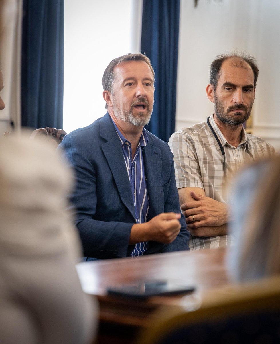 QuintelaRicardo's tweet photo. Reactivamos el fondo rotatorio para nuestros productores.
​Mantuvimos un encuentro clave para poner nuevamente en marcha esta herramienta esencial, destinada a acompañar al sector productivo y fortalecer la economía regional. 
​Para nuestra provincia, la vitivinicultura es un eje estratégico y un pilar fundamental del desarrollo. No solo nos identifica, sino que es una actividad central para la generación de empleo y el crecimiento genuino de nuestras comunidades.
​El desarrollo económico se sostiene con hechos y surge del trabajo conjunto entre el Estado y el sector privado.
​Gracias al presidente de CARPA, Mario González, y a las autoridades de Chilecito y Famatina por este encuentro de trabajo.