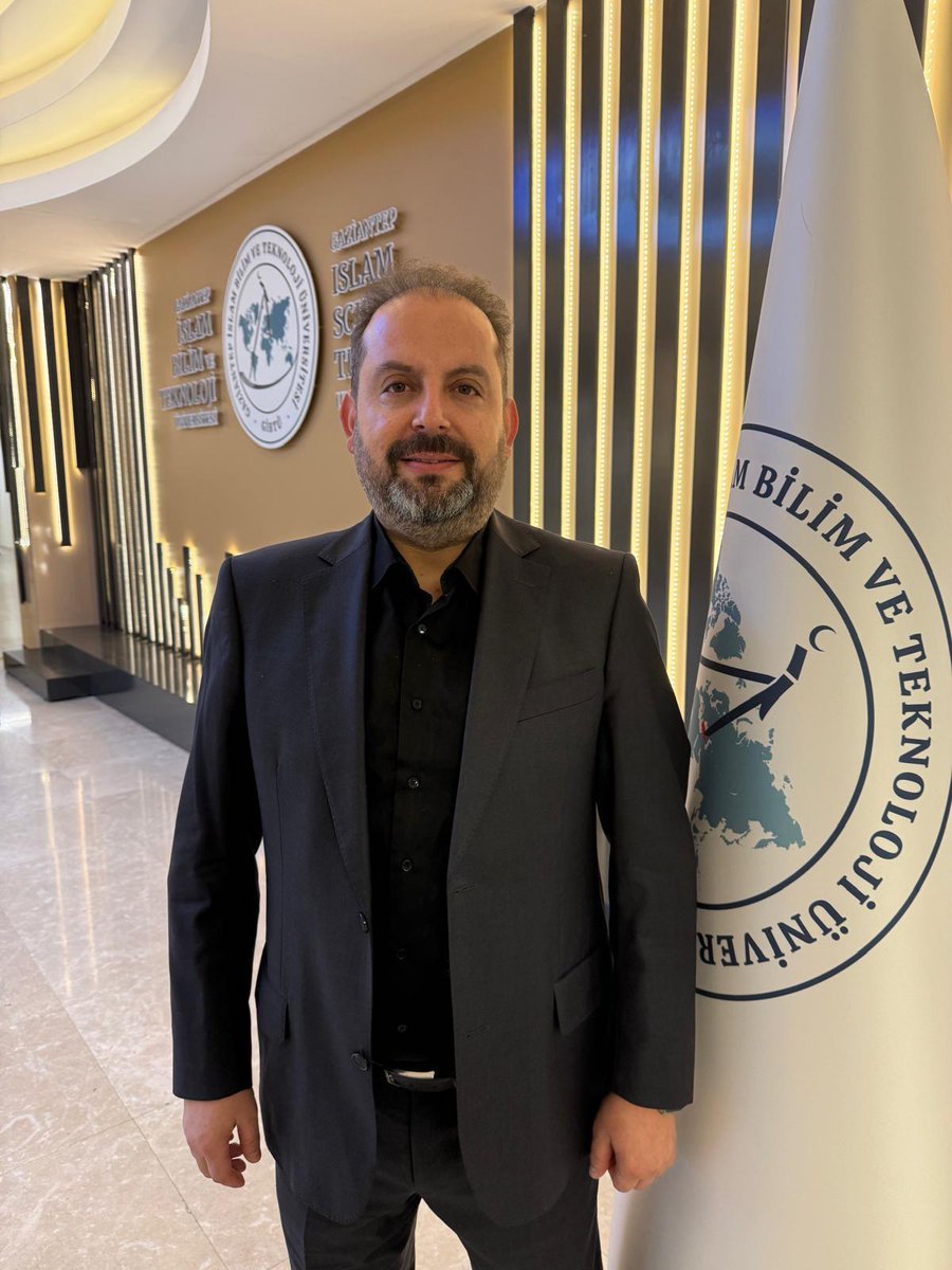 BingolXHaber's tweet photo. Doç. Dr. Osman Hansu’dan Yedisu Fayı Uyarısı
#bingölxhaber

Gaziantep İslam Bilim ve Teknik Üniversitesi Mühendislik ve Doğa Bilimleri Fakültesi İnşaat Mühendisliği Bölümü öğretim üyesi Doç. Dr. Osman Hansu, Yedisu Fayı ile ilgili dikkat çeken uyarılarda bulundu.

Doç. Dr. Hansu, sosyal medya hesaplarından yaptığı açıklamada, Erzincan Kemah fay hattındaki hareketliliğin Yedisu fay hattını tetikleyebileceğini belirtti. Hansu, yaklaşık 75 kilometre uzunluğunda olan ve 250 yıllık tekrarlanma periyodunu tamamladığı ifade edilen bu fay hattının 7 Mw ve üzeri büyüklüğünde deprem üretme potansiyeline sahip olduğunu vurguladı.

Alınması gereken önlemler konusunda geç kalındığını ifade eden Hansu, yetkililere ve kamuoyuna hazırlıkların hızlandırılması çağrısında bulundu.