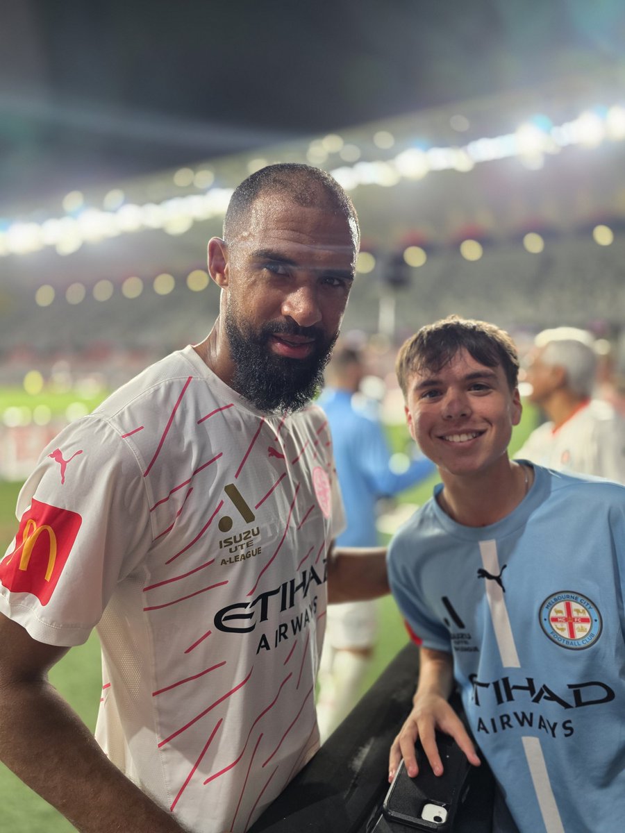 ckeller83's tweet photo. @MelbourneCity Thanks to the players for coming over to say hi and thanks! Good luck tonight!! https://t.co/azEOwBHZvM