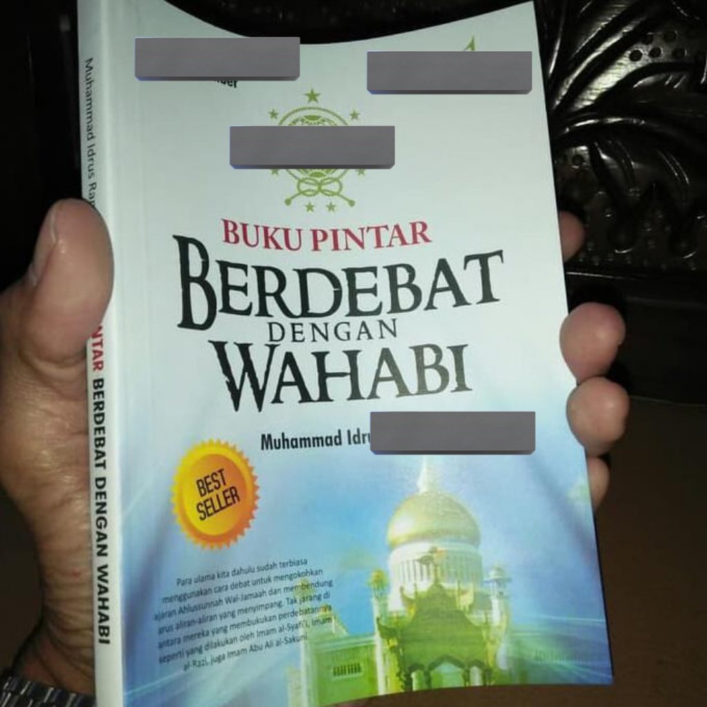 Padahal yang buat bukunya kalah debat 🗿