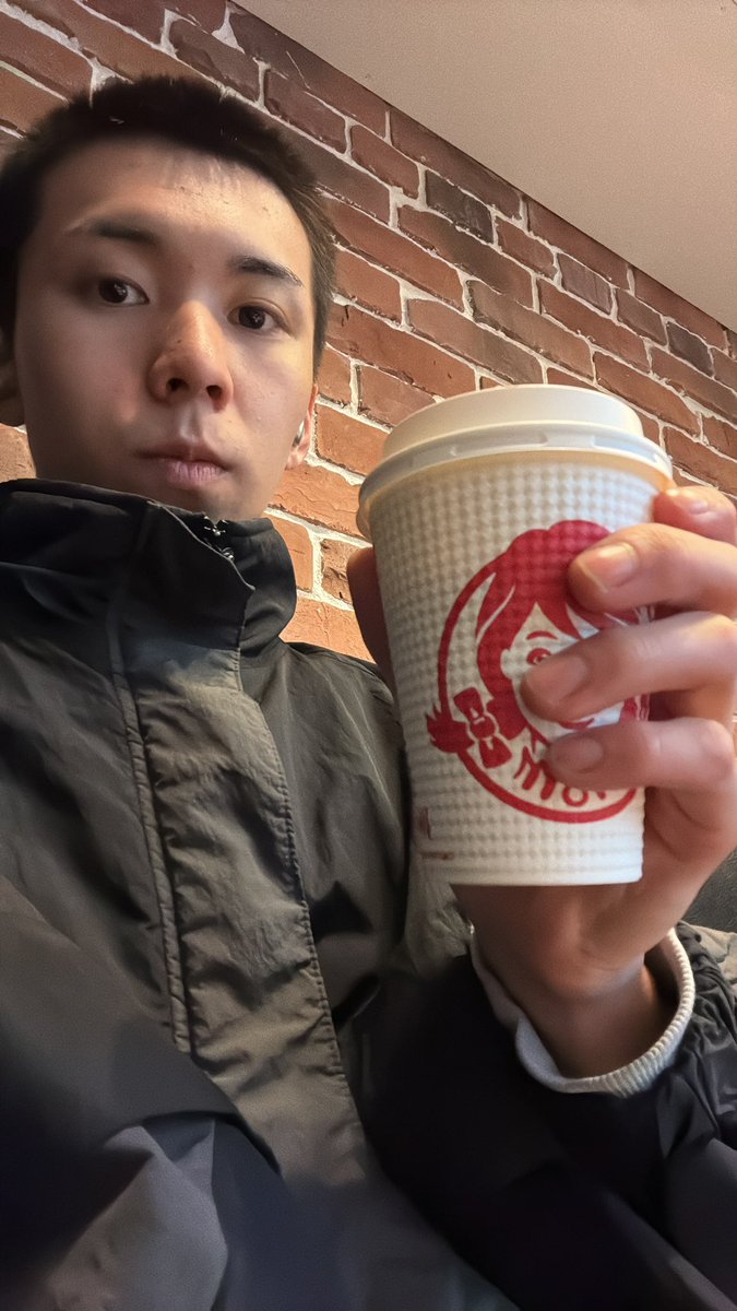 ogen_1122's tweet photo. 新宿Wendy'sにて英単語帳持ったおばちゃんに「イシバシゴウちゃんですか？」って聞かれた男。 https://t.co/EnLCdheLFv