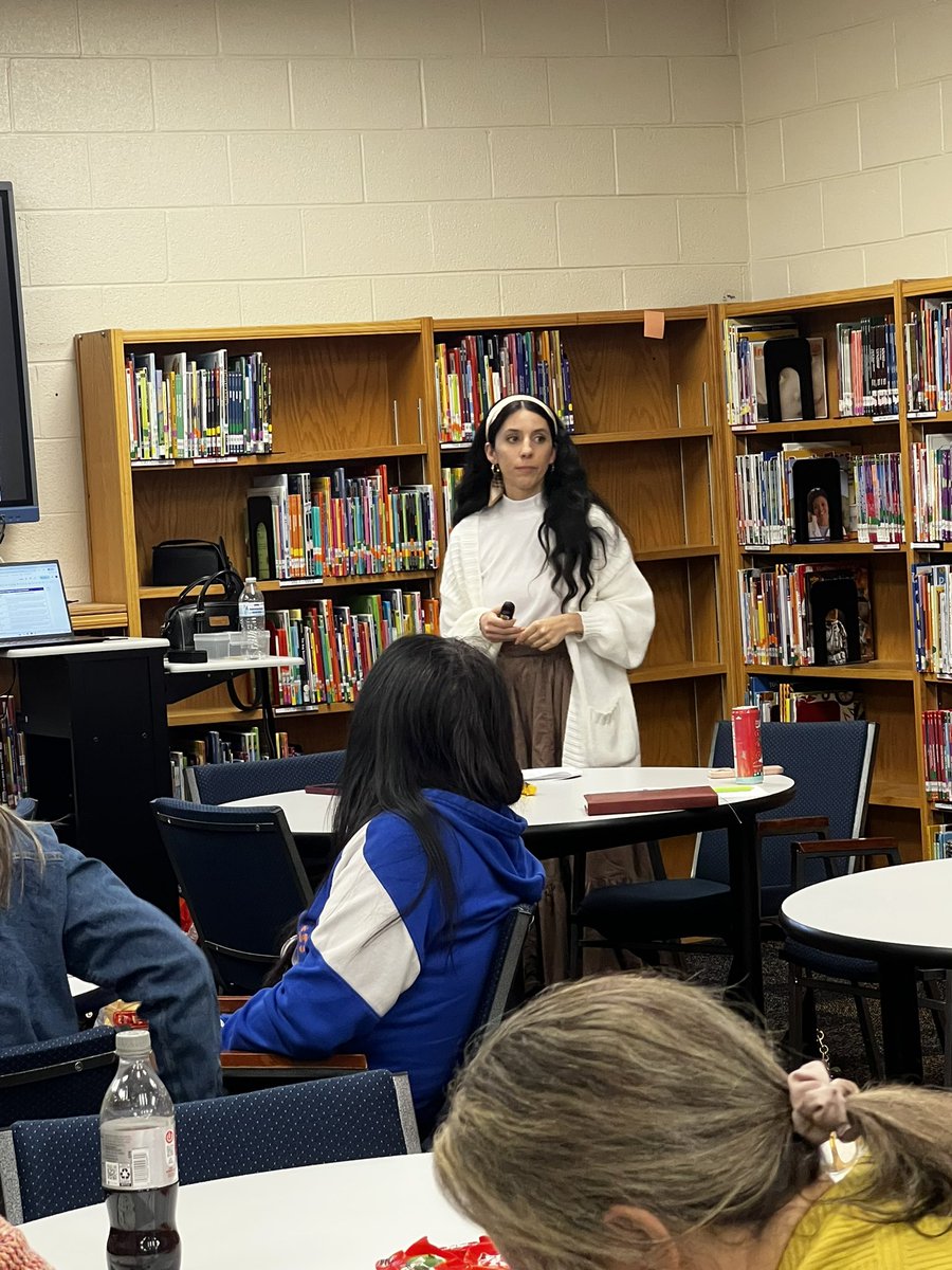 MISDTandL's tweet photo. 3-5 RLA STAAR Blitz session 1! These dedicated teachers are here to ensure they are ready to provide students with high-quality resources and proven instructional practices to increase student achievement ❤️💙

#ExcellenceinAction
@kaylynncook_ https://t.co/D4rdSD0qdN