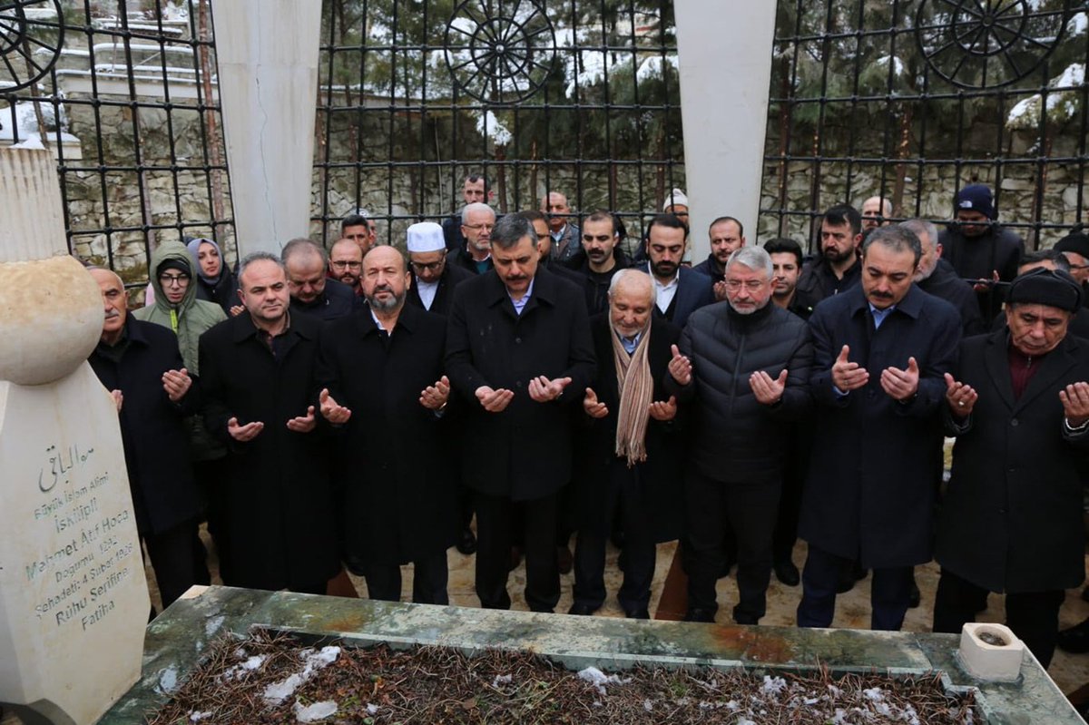 nevzatcicek's tweet photo. Bakan artık Hafız Bakan olarak anılır

Hafız Bakanın iz bırakan videoları

İçişleri Bakanlığı'na Erzurum Valisi Mustafa Çiftçi atandı... 

1. Video

İçişleri Bakanı Mustafa Çiftçi’nin, Alparslan Türkeş'in ilk sahibi olduğu arabayla Erzurum sokaklarında Ferdi Tayfur'un “Hatıran Yeter” şarkısıyla seyahati dikkat çekmişti.

2. Video

İçişleri Bakanı olarak atanan Mustafa Çiftçi'nin şehrin tamamında başıboş köpeklerin toplandığını açıkladığı video

3. Video 

Hafızlık yarışmasında aldığı 1. Ödülü

4. Resim

 Çorum Valisi olduğu dönemde İskilipli Atıf'ı mezarı başında andığı görüntüler