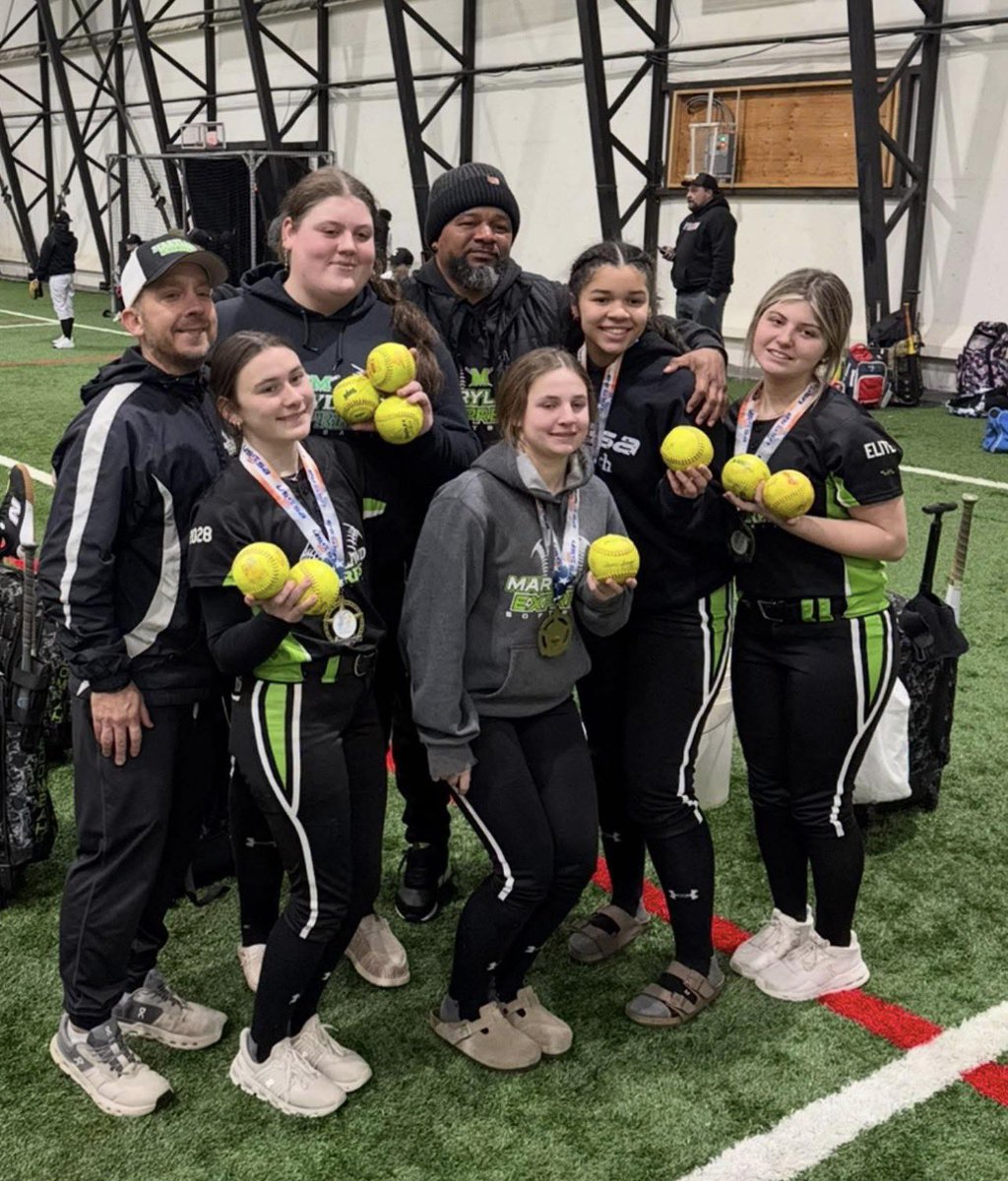 Caitlynn2028's tweet photo. Well that’s a wrap for winter softball! I pitched in 4 games today-Pitched 11.1 inning facing 38 batters- allowing 0 Hits- Striking out 18 and walking 3. BAA 0.00. My bat was hot today!  5 hits with 3 home-runs 5 walks 8 RBI’s ended the weekend with a .625 batting average. 
#2028 https://t.co/uQBppWx5hd
