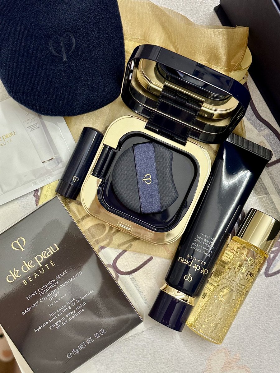 This set screams sophistication. The Radiant Cushion Dew is my new holy grail for hydrated, glowing skin😊🛍️