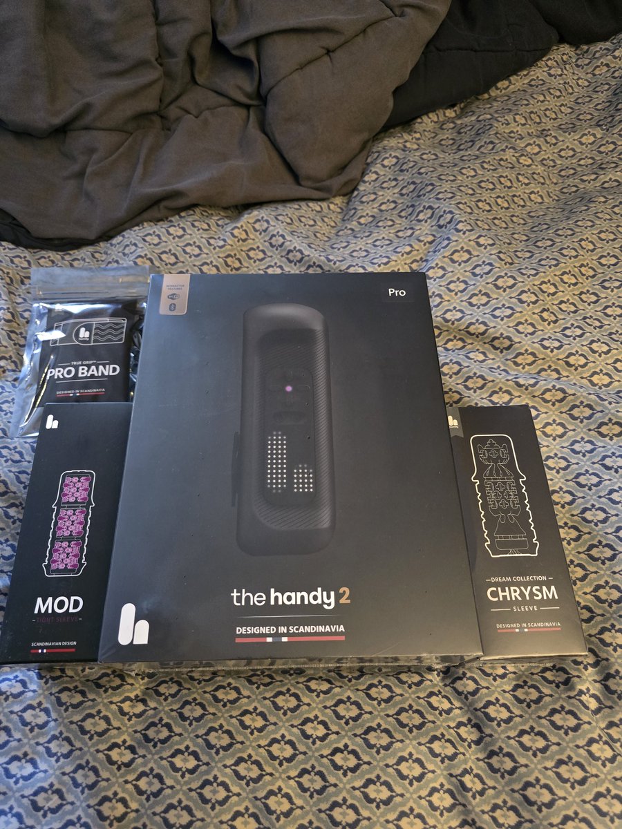 It's here! It's here! It's here!

Early Happy Valentine's Day to my penis 🥰

It was supposed to arrive in December as a Christmas present but got super delayed. Timing still ended up being special ♥️