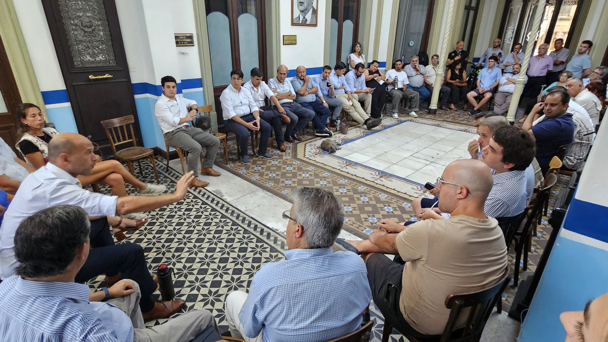 MartinLemaUy's tweet photo. Nueva reunión de la Comisión Departamental de Montevideo del @PNACIONAL. ¡Vamos con todo! https://t.co/KjOoSFWXp8