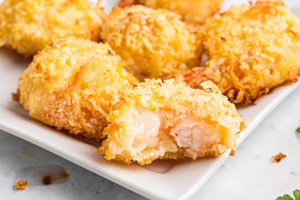 kyleecooks's tweet image. These easy baked coconut shrimp are the perfect appetizer or light dinner. Crispy, crunchy served with a dipping sauce, this one is a winner! #coconut #shrimp #appetizer #kyleecooks kyleecooks.com/coconut-shrimp/
