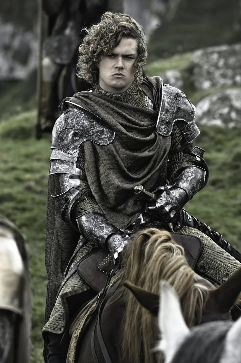 j0_rdan15's tweet photo. @aethelcent Loras Tyrell armor with clock is my favorite. https://t.co/tm91dsxkuO
