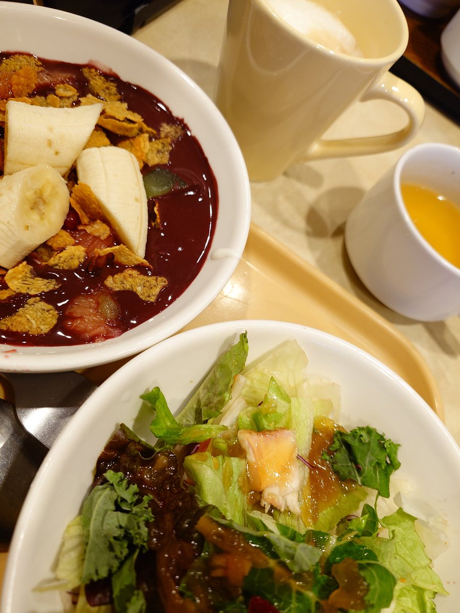 休日出勤頑張るための
朝ごはん〜っ☕