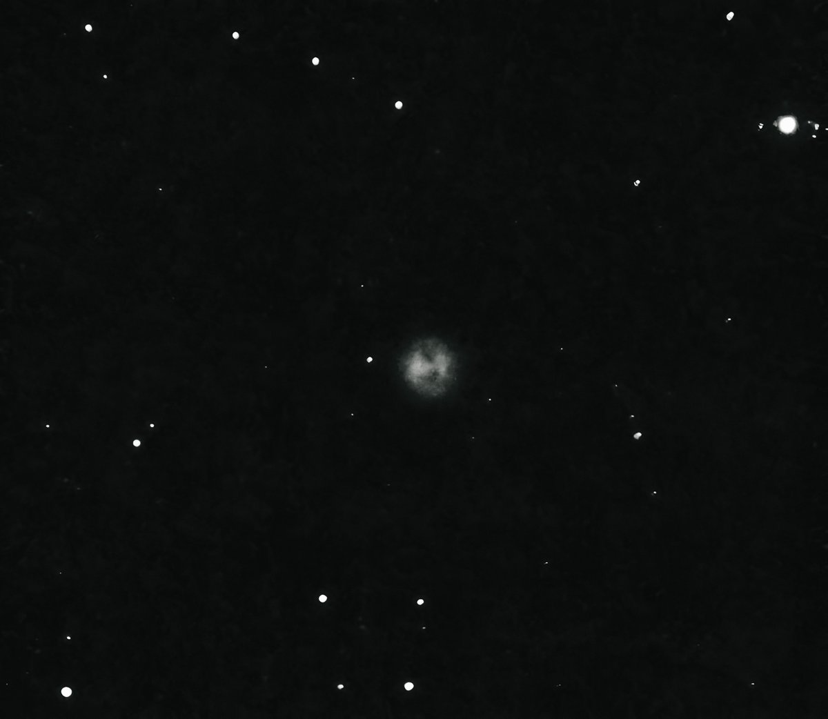 lakazel's tweet photo. Als ich nach Hause kam, schaute Orion zum Balkon herein, kramte schnell Seestar S50 heraus und los ging's! Es kamen Wolken und ich wechselte zu #M97, gerade noch etwas geschnappt, dann kamen auch im Osten die Wolken! Zu wenig Daten, obwohl ich noch eine alte🦉dazu tat!🦉1🌟center https://t.co/O8xYwwgmXp