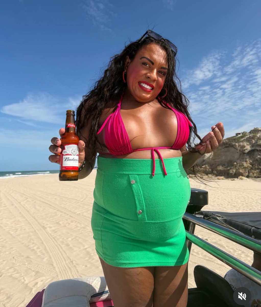 Patrícia Pires de visual novo, close de facetas