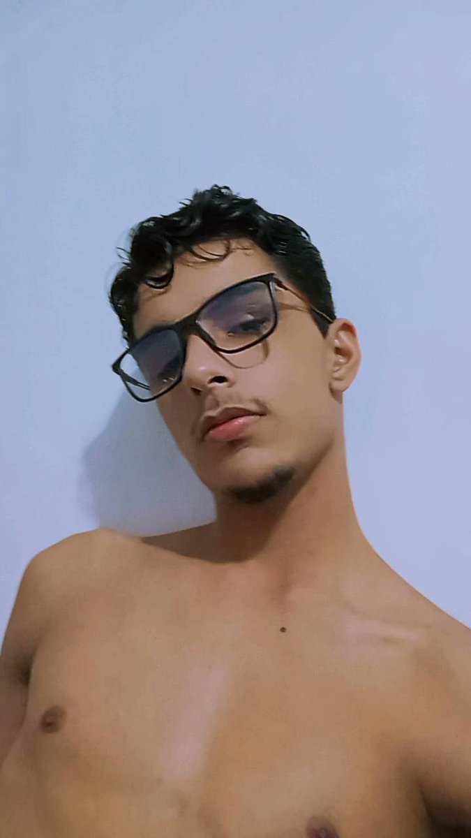 Littlevinnyz's tweet photo. Opa e aí pessoal, o que vão fazer no carnaval? https://t.co/I0xaevNfXL