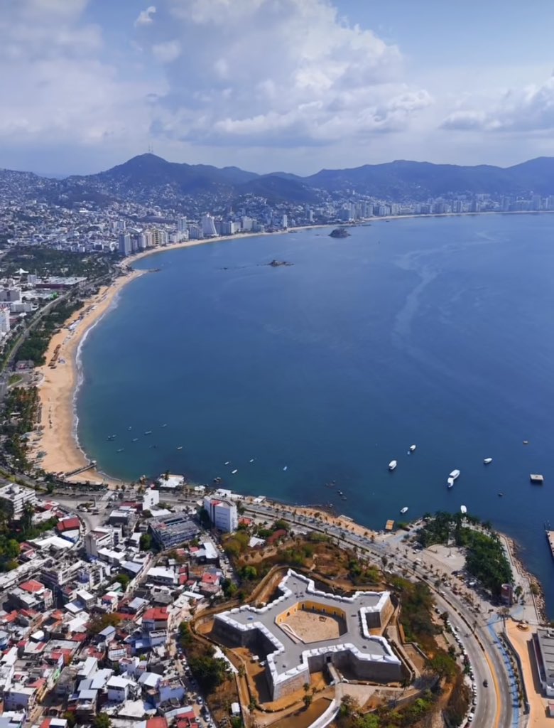 Es tan grande la belleza de Acapulco …..