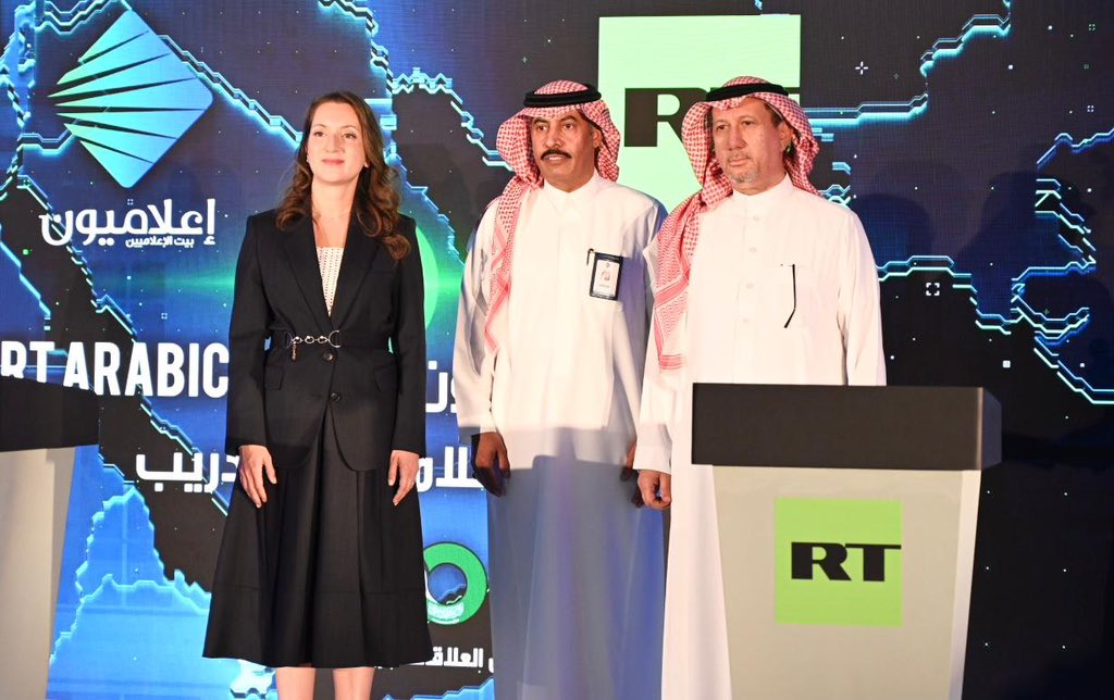 إعلاميون tweet media