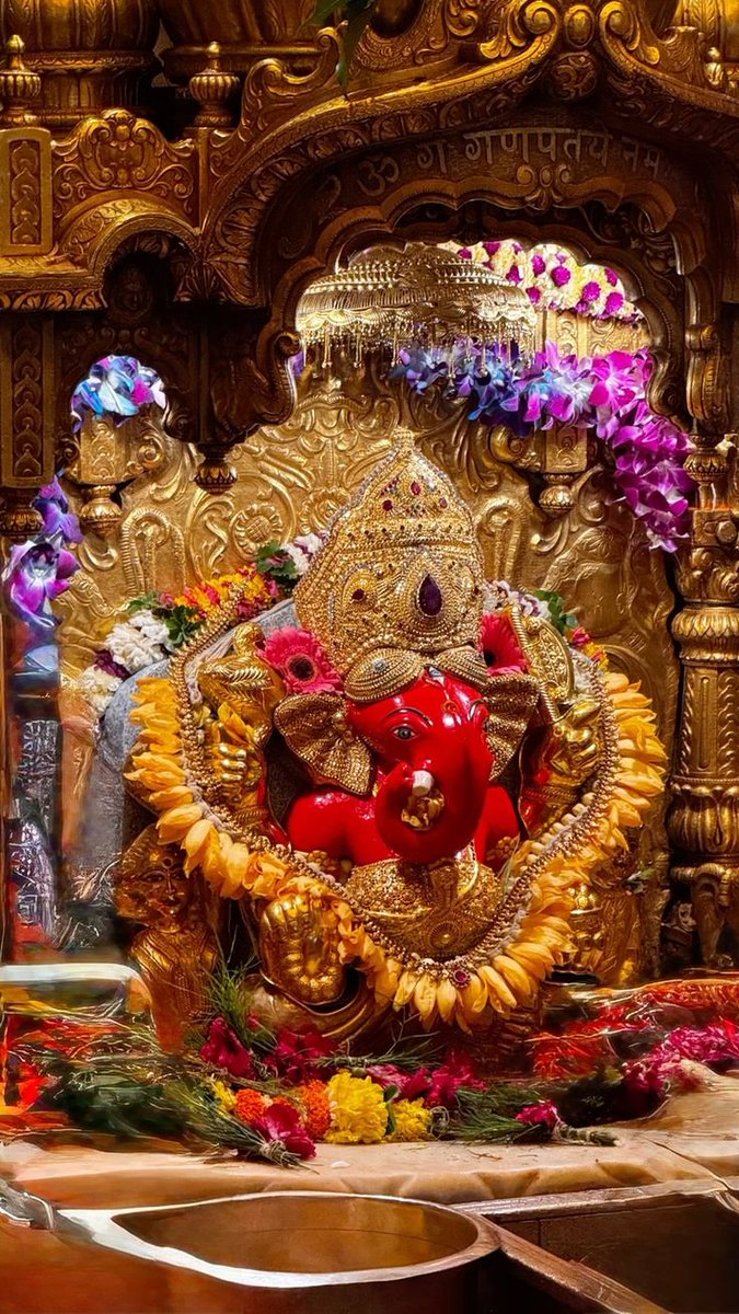 विघ्नहर्ता, मंगलकर्ता, भगवान श्री गणेश की कृपा आप सभी पर बनी रहे। 🌸 हाथी के मुख वाले देव, जो हर बाधा को दूर करते हैं।
ऊं वक्र तुंड महाकाय सुर्यकोटि समप्रभ निभदनम कुरु मे देव सर्व कार्य सु सर्वदा जय श्री गणेश जी महाराज जय हो।।