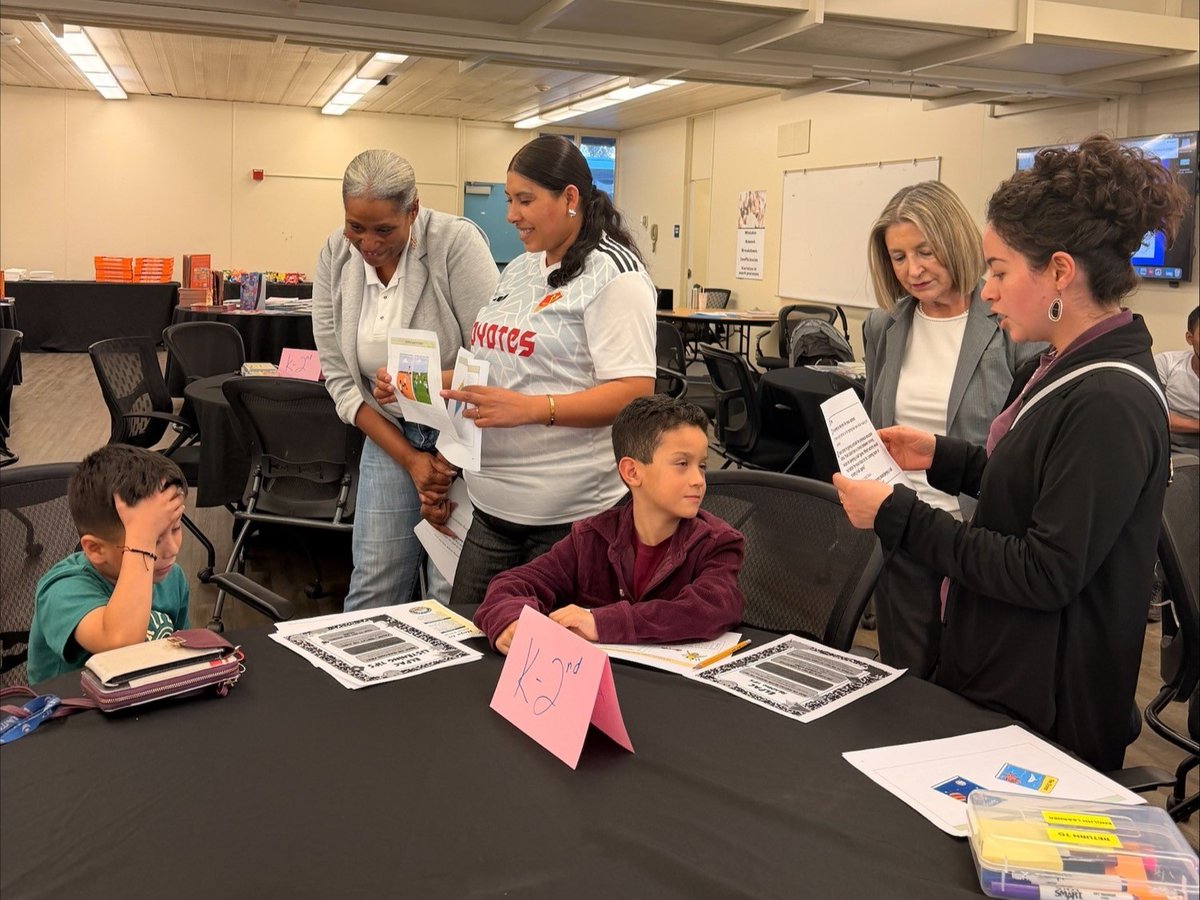 ComptonUnified's tweet image. 🌟 CUSD hosted its first districtwide ELPAC Parent Night, bringing families together 👨🏽‍👩🏾 to learn about the assessment and practice skills across Listening, Speaking, Reading &amp;amp; Writing. Parent engagement helps scholars thrive! 💙

#ComptonUnified #ELPAC #FamilyEngagement