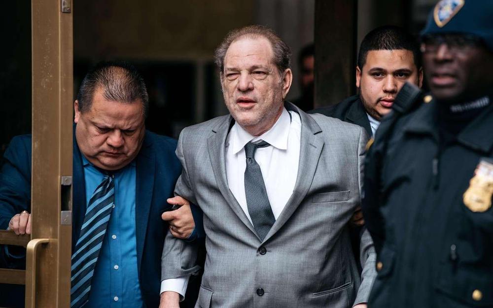 Linformatrice1's tweet photo. Harvey Weinstein. Jeffrey Epstein. C'en est presque troublant. Deux prénoms et deux noms aux sonorités presque identiques. Tous deux impliqués dans deux grands scandales sexuels. Deux ashkénazes. https://t.co/qCxjP90wny