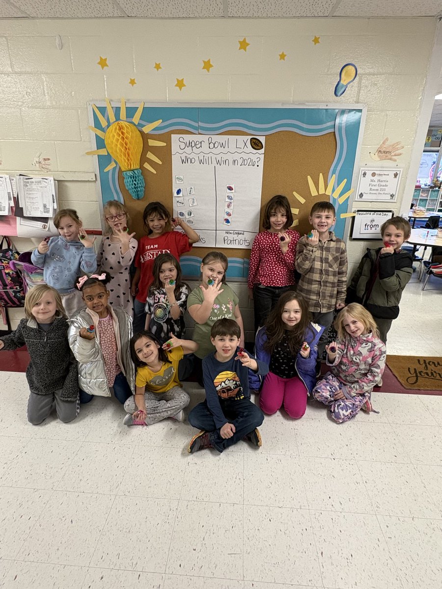 julharr_'s tweet photo. We reviewed working with data by making Super Bowl and Groundhog Day predictions! Our class actually predicted both correctly! We celebrated our Super Bowl prediction with Ring Pops (which we think are way better than the real Super Bowl rings😉). @WBESbears https://t.co/BMDEXPPosU