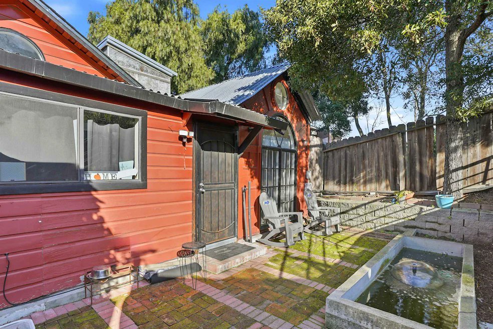 If anyone is looking for an investment property my dear friend Carmen and her husband are selling theirs. It is in Crocket, Ca and it is an old bar redone by a craftsman. 

homes.com/property/733-l…