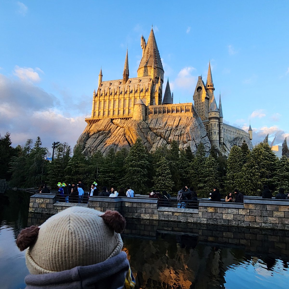 JinBase_'s tweet photo. Seorang OP yang sedang mengunjungi Universal Studio Jepang merekam saat lagu Running Wild diputar di seluruh area Universal Studio Jepang🫶🥹 waaaaah real kayak tagline Happy Album, you are so loved Jin! ❤️‍🔥

#JIN #BTSJIN #진 #방탄소년단진 
 https://t.co/GWACOsEXen