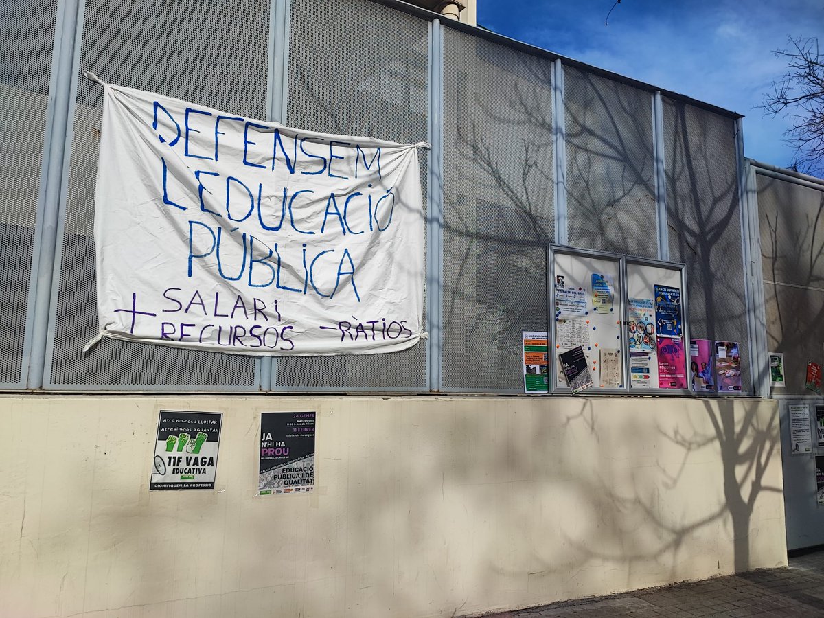 Des de molts centres avui m'han dit que han tingut problemes perquè han hagut de fer sorteig per cobrir els serveis mínims!
Tenir aquest problemes és fantàstic!😉👌📢📢✊️