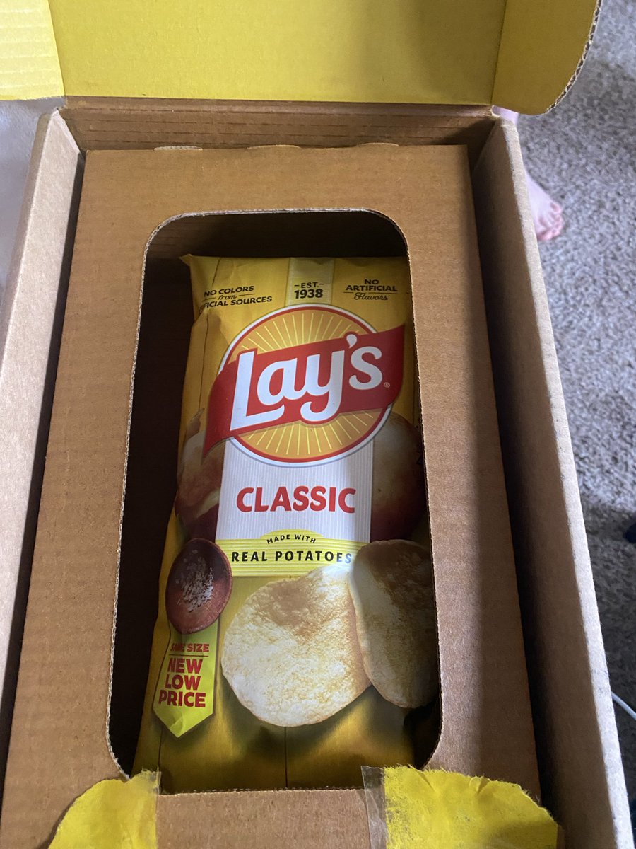 OrangeJelloLA's tweet photo. @LAYS Thanks for my chips from your great Super Bowl ad! They arrived as promised! https://t.co/bu8Ccpy7xe