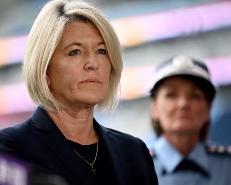 PeterCronau's tweet photo. Police minister is on ABC Radio justifying police violence at the Sydney protest by reference to the Bondi terror shooting.
Dangerous conflation. https://t.co/PS9j3RwWdB