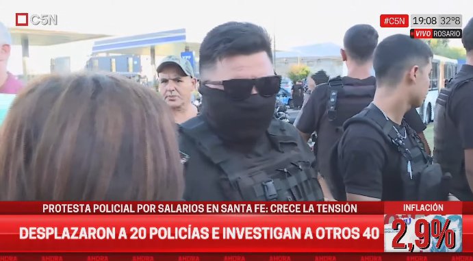 No entiendo. ¿Los encapuchados son buenos o malos?