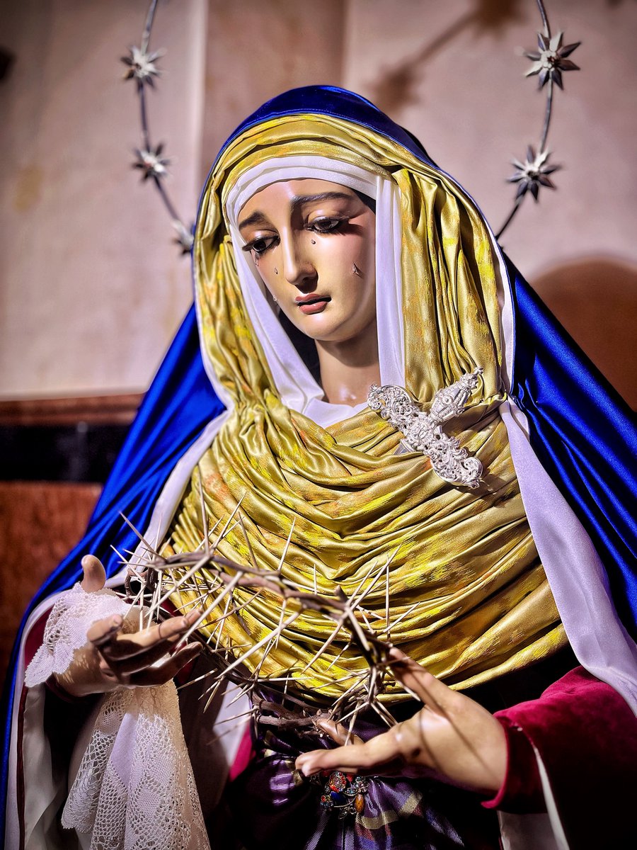 JAMoreno5's tweet photo. La Virgen de la 𝑺𝑶𝑳𝑬𝑫𝑨𝑫 de la Hdad Santo Entierro de #Rota @EntierroRota  vestida para la #cuaresma2026

#elartedevestir #sabadosanto #SemanaSanta2026 #Rota https://t.co/LjQkqKi0Rk
