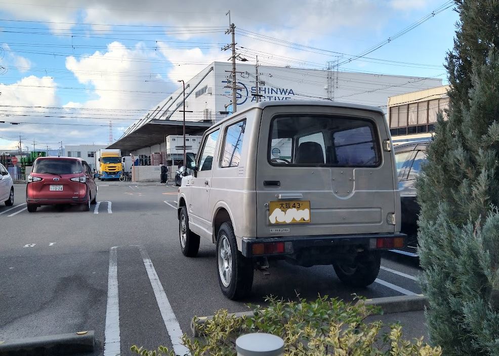 labo_jim's tweet image. 錆対策の ハケ塗り全塗装！開始から約2年。
JA11のサビキラー塗装が現在80%まで完了しました。近くで見ると刷毛目がありますが、遠目にはいい感じです。2026年の暖かくなる頃に完成を目指してブログ更新！詳細は👇
jimlabo.net/diy-23/3946/ 

#JA11 #ジムニー #JimLabo #DIY塗装