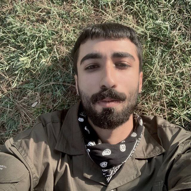 avin585's tweet image. 🚨 فوری : 
احمدرضا افشاری نژاد، ۱۹ دی در بازار تبریز دستگیر شده و حکم اعدام براش صادر کردن، 
در خطر اعدام قرار داره صداش باشیم.

خواهش میکنم توییت بزنید با دو هشتگ
اطلاع رسانیمون باید قوی تر از این بشه 

#KingRezaPahlavi 
 #IranMassacre 
#احمدرضا_افشاری_نژاد