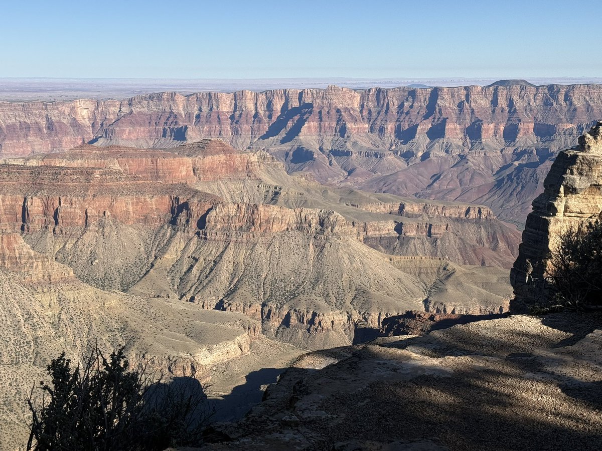AbelBustamSoler's tweet photo. “#WindowRock” o “#AngelsWindow”, visible desde #CapeRoyal). Es uno de los miradores más curiosos del borde norte.

Desde aquí se obtiene una de las vistas más amplias del #GranCañón.

#RoadTrip #EEUU #Arizona #GrandCanyonNationalPark #Trip #Mirador https://t.co/TTqeuEql5s