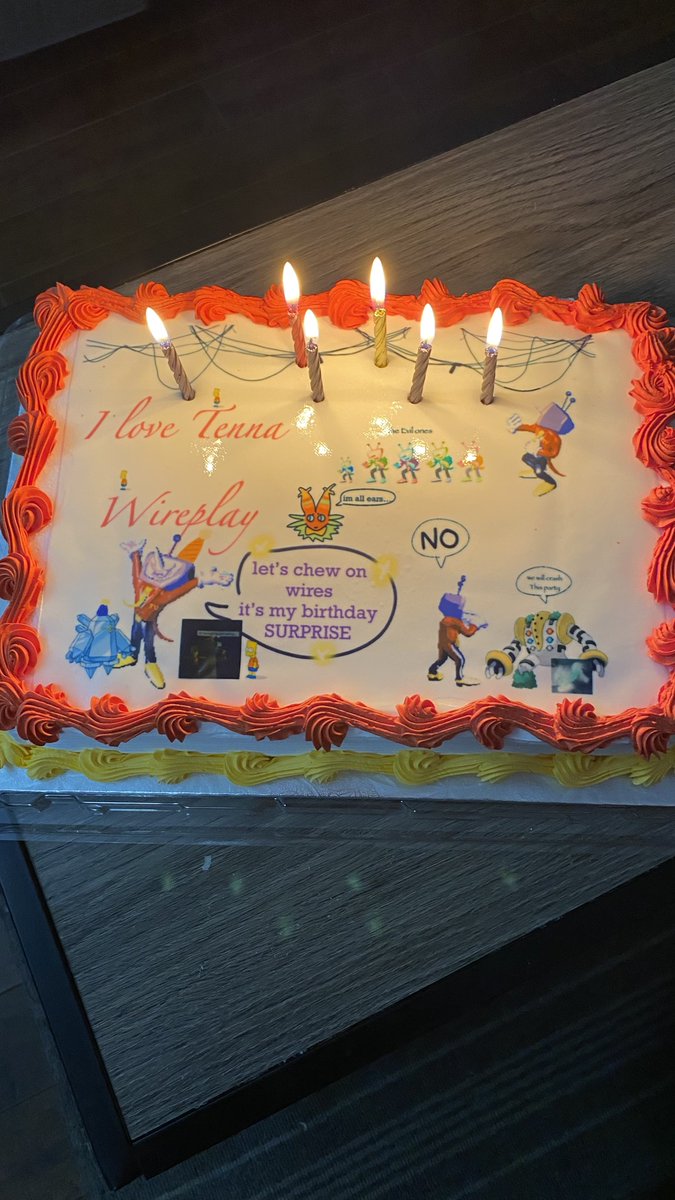 darkokrash's tweet photo. What the hell is this cake my roommates just gave me https://t.co/vxi8VssirZ
