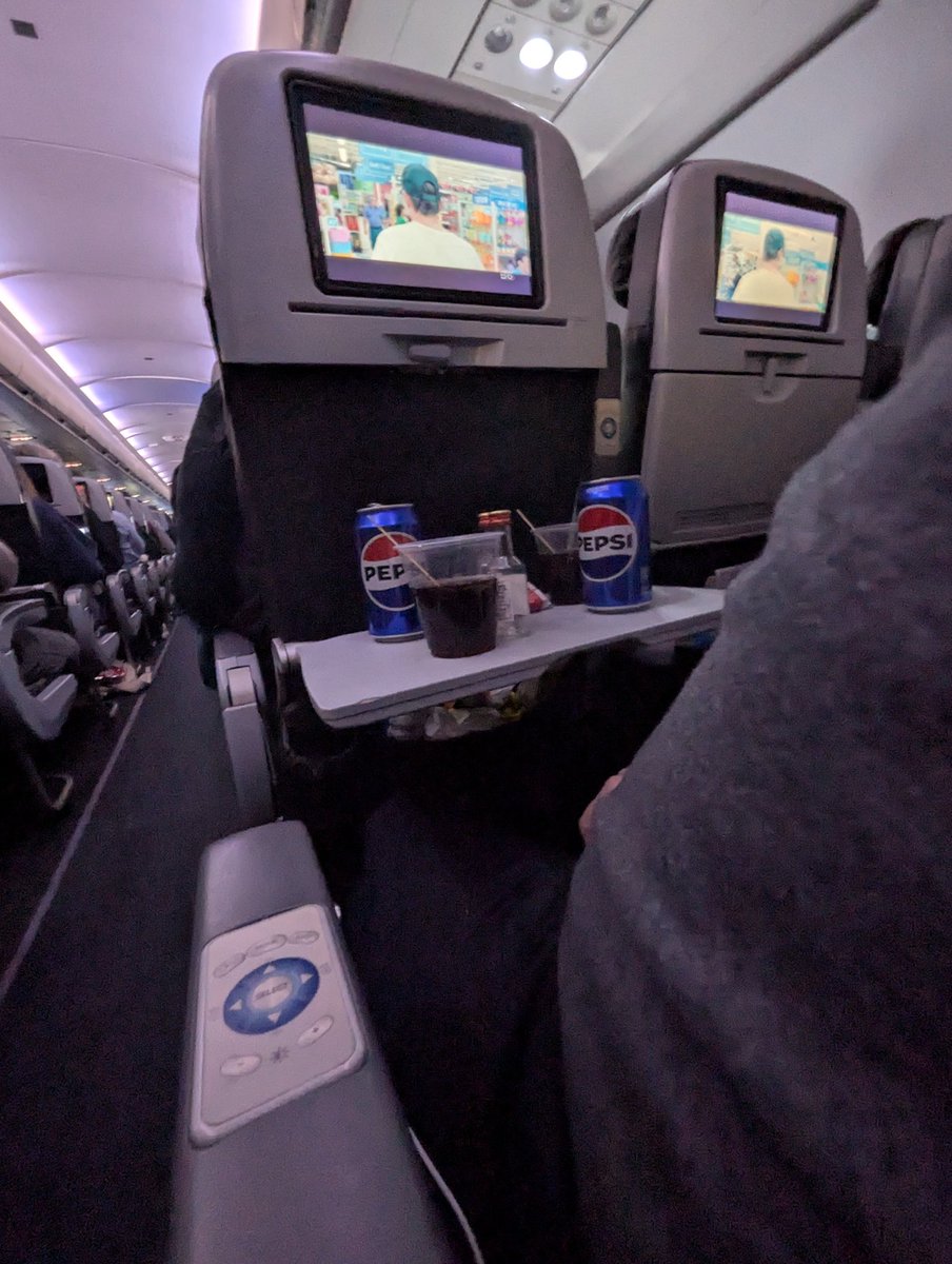 Orbishdev's tweet image. Ok @JetBlue this is the biggest #uxfail of my week so far. 

I can either use my arm wrest or watch a movie, but not both? Lol. 😅🤬

Are you hiring? Lmao. 😂