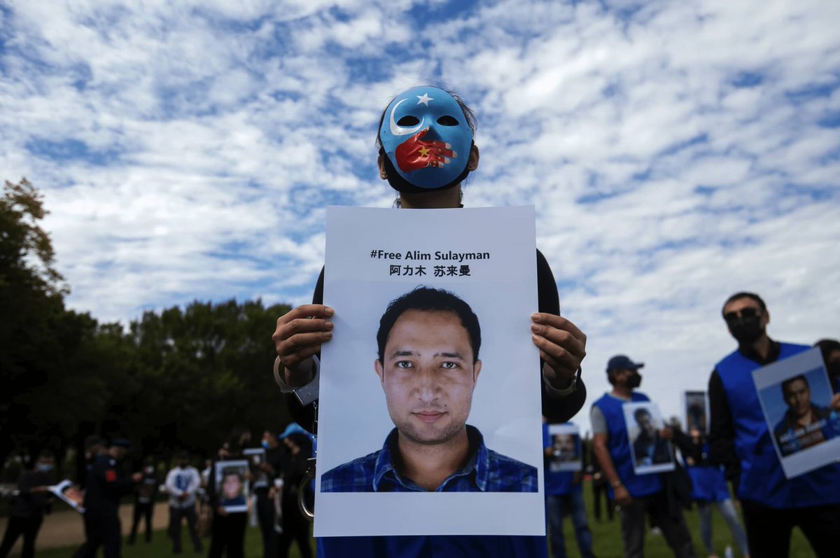 #AlimSulayman，牙医
2014年他在土耳其度过了6个月，学习土耳其语
2016年6月被带走，并在拘留"集中营"，并被判"未经审判"
不明日时，被判处17年
现居美国的兄弟认为，他之所以被拘留，完全是因为他曾在土耳其生活过 #良心犯 #一人一推