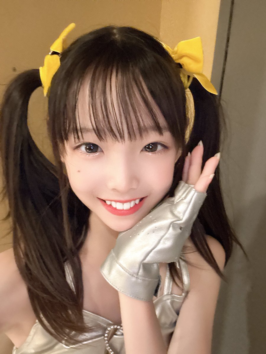おはにこり❀.(*´▽`*)❀.
朝練頑張ってくる🔥
13日は新曲リリースなのでみんな楽しみに予約入れといてください✨‼️
今日もたくさん思い出作りたいな🌼