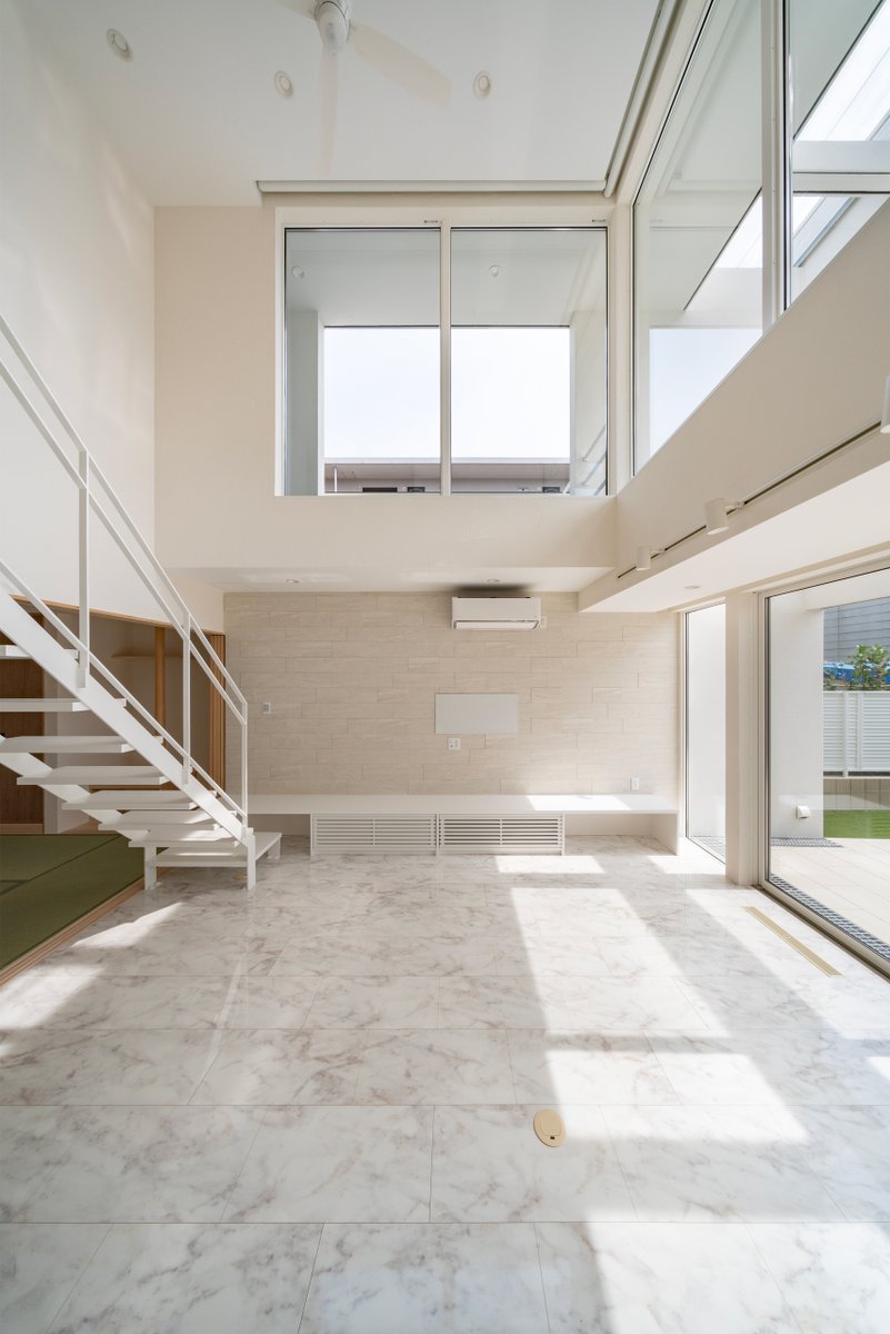 「今は高いから」って判断、実はいちばん危ない⚠️
建築費は10年で大幅アップ
でも物価も家賃も上がる今、長期で見ると
今がいちばんお得🏠
考え方次第で家づくりは変わります💡

LINEで小冊子を無料プレゼント中🎁
line.me/R/ti/p/@921eex…