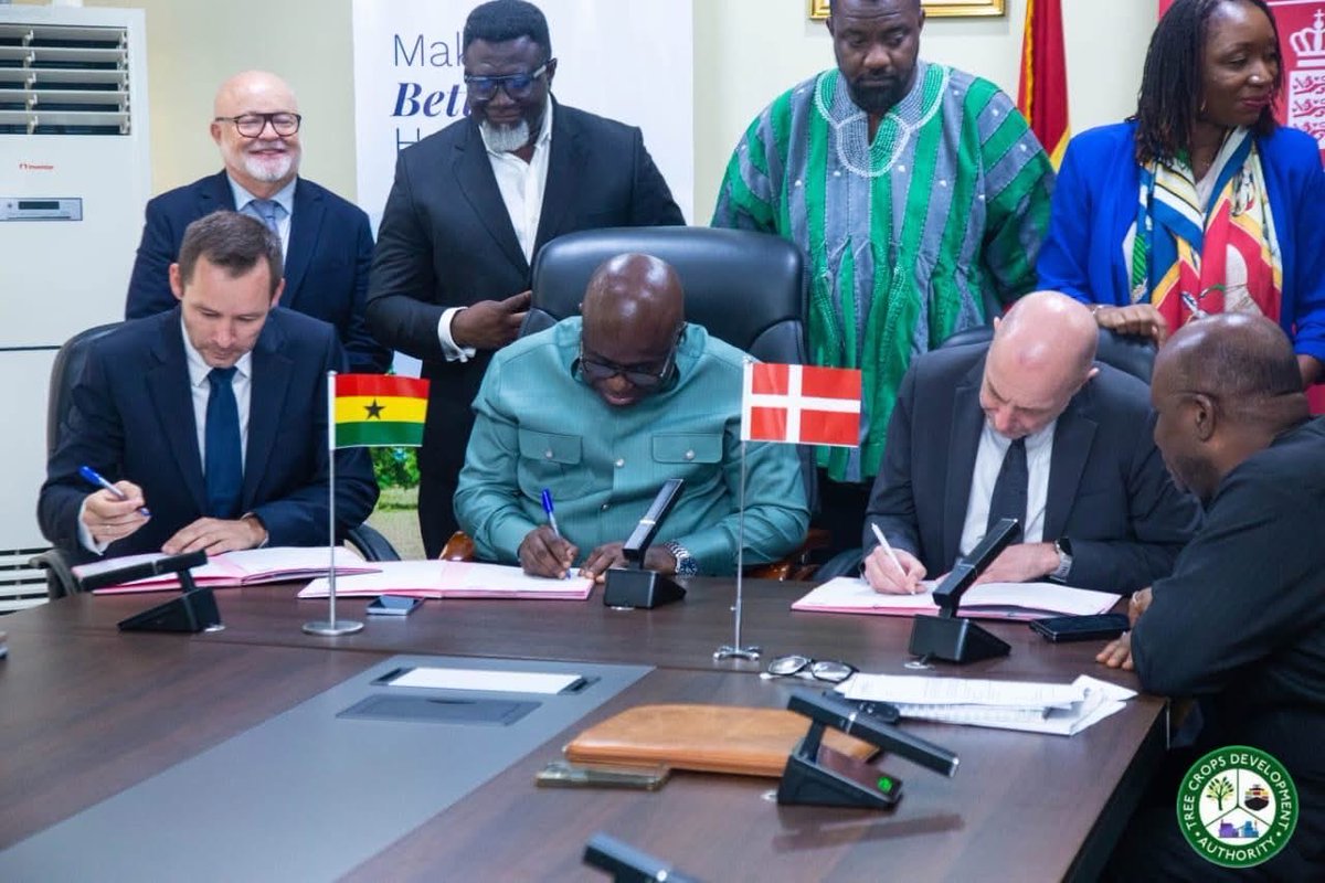 EricOpokuMP's tweet image. MOFA Secures USD$90 million Danish Investment in shea processing factory 

Read more: 
mofa.gov.gh/site/index.php…