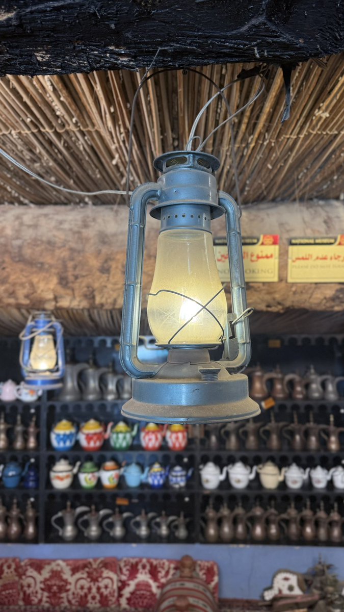 بعض الأزمنة تمرّ… وبعضها يعيش فينا للأبد❣️
#تصويري
#متحف_الشريف
#التراث
#الزمن_الجميل